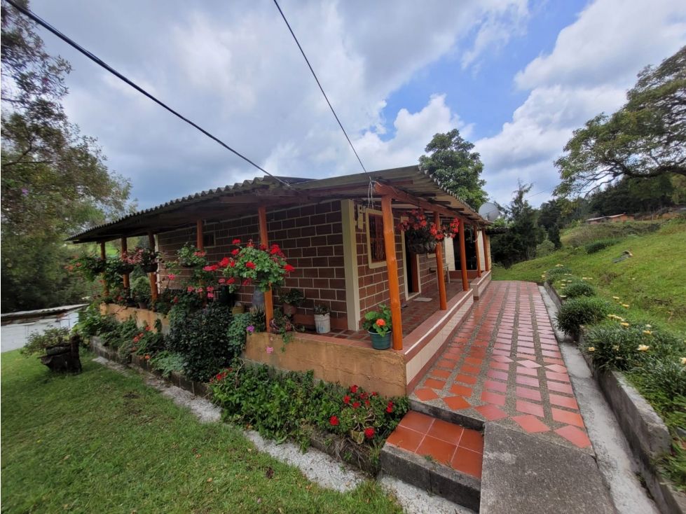 Finca en venta Antioquia Guarne Santo Tomás 96 m2 Habitaciones 3 Baños 1 Garajes 4 Precio $580000000