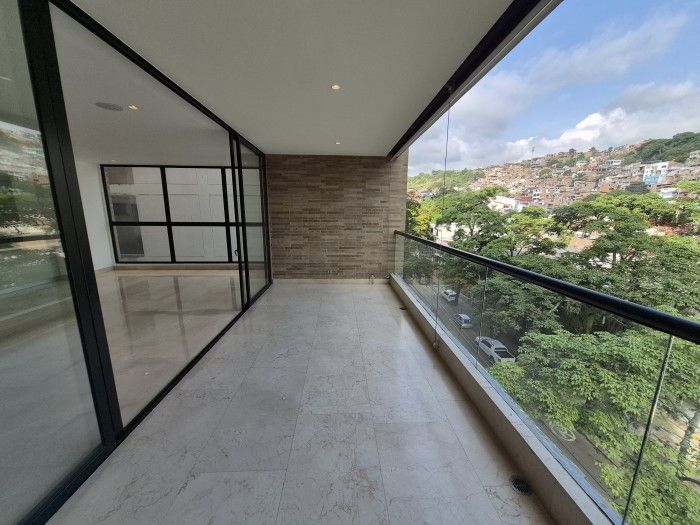 Apartamento en arriendo Valle Del Cauca Cali Santa Rita 278 m2 Habitaciones 3 Baños 4 Garajes 3 Precio $7500000