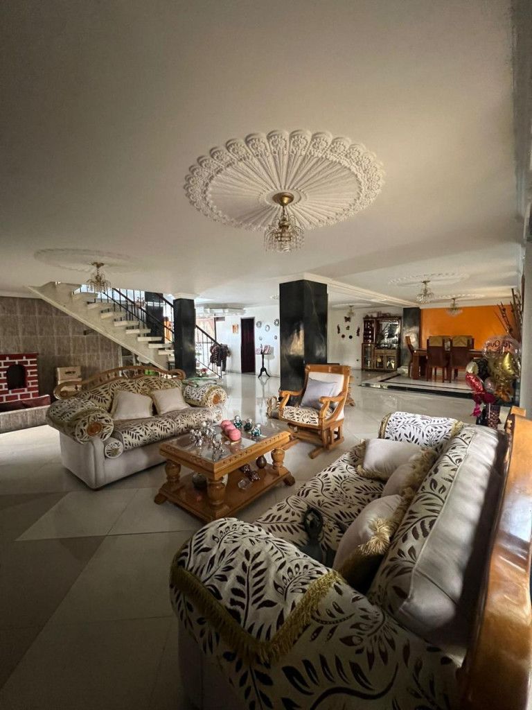 Casa en arriendo Valle Del Cauca Cali La Hacienda 320 m2 Habitaciones 6 Baños 7 Garajes 2 Precio $3850000