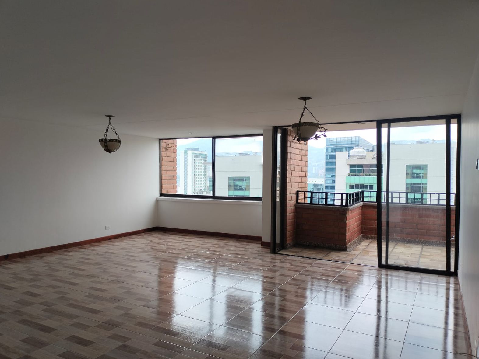 Apartamento en arriendo Antioquia Medellín Alejandria 170 m2 Habitaciones 3 Baños 3 Garajes 2 Precio $7150000