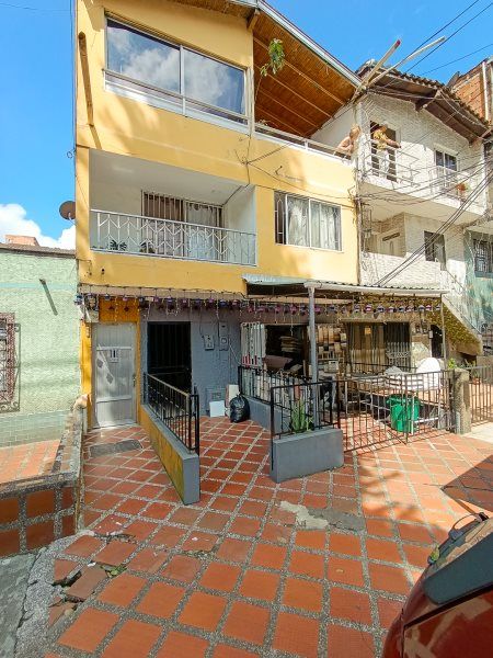 Apartaestudio en arriendo Antioquia Medellín Rosales 25 m2 Habitaciones 1 Baños 1 Garajes 0 Precio $1000000
