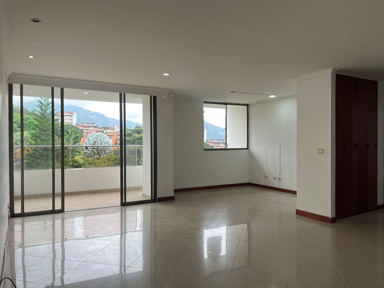 Apartamento en arriendo Antioquia Envigado El Esmeraldal 142 m2 Habitaciones 3 Baños 3 Garajes 2 Precio $5150000