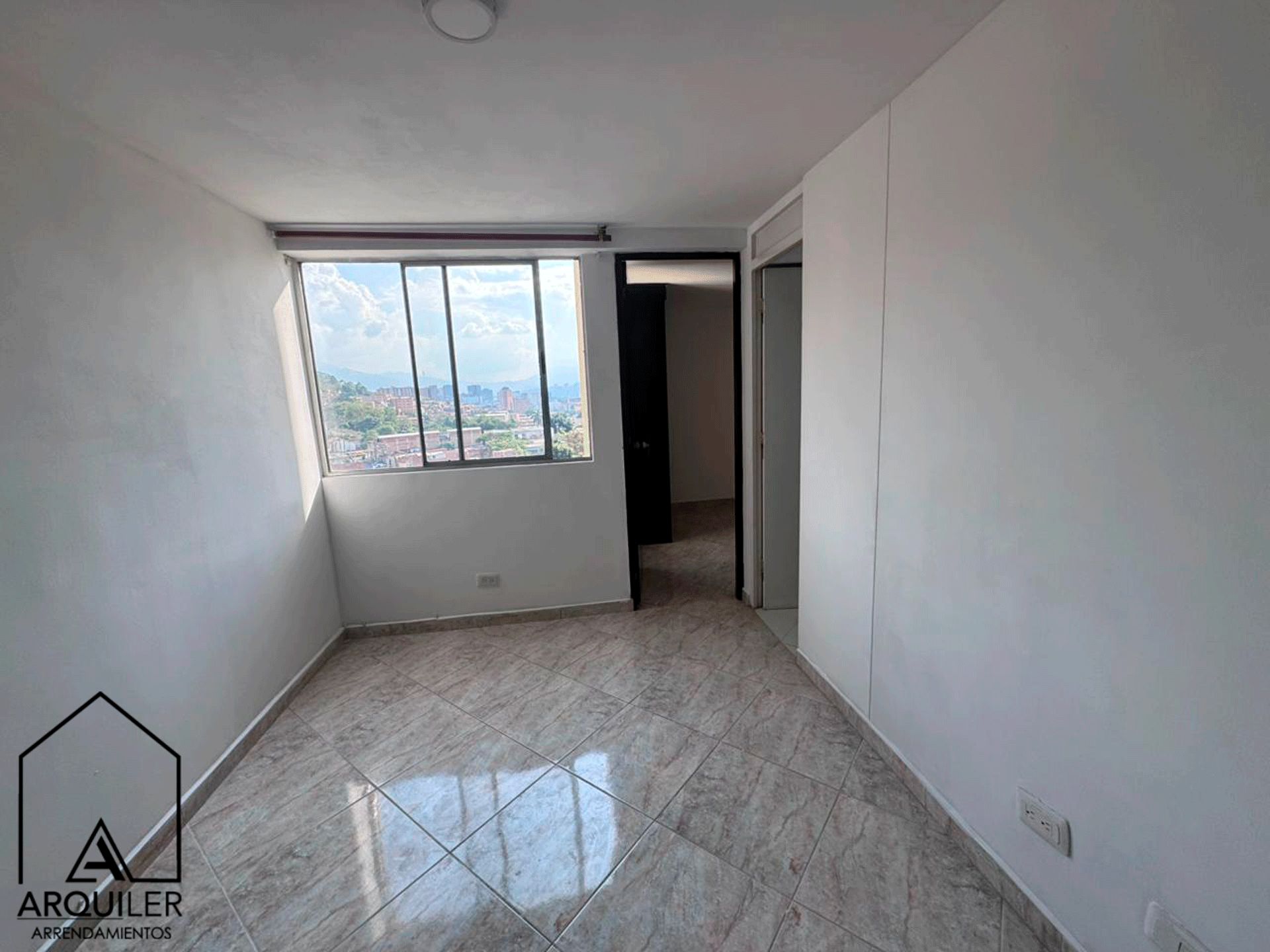 Apartaestudio en arriendo Antioquia Medellín Colon 40 m2 Habitaciones 1 Baños 1 Garajes 0 Precio $1400000