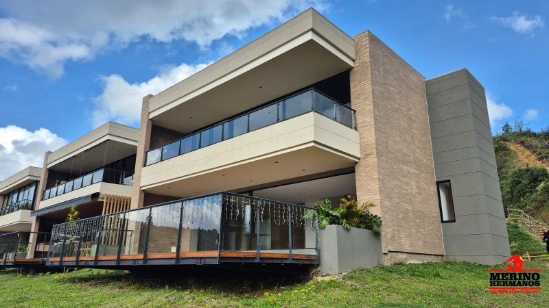 Casa en venta Antioquia Rionegro Centro 300 m2 Habitaciones 3 Baños 5 Garajes 2 Precio $3100000000