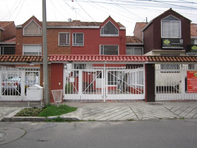 Casa en venta Cundinamarca Bogotá Niza Norte 183 m2 Habitaciones 3 Baños 3 Garajes 2 Precio $1200000000