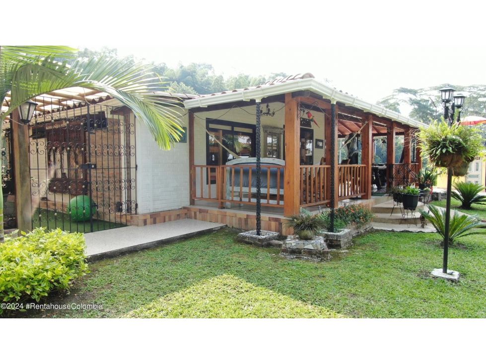 Casa en venta Cundinamarca La Mesa La Mesa 145 m2 Habitaciones 3 Baños 9 Garajes 6 Precio $980000000