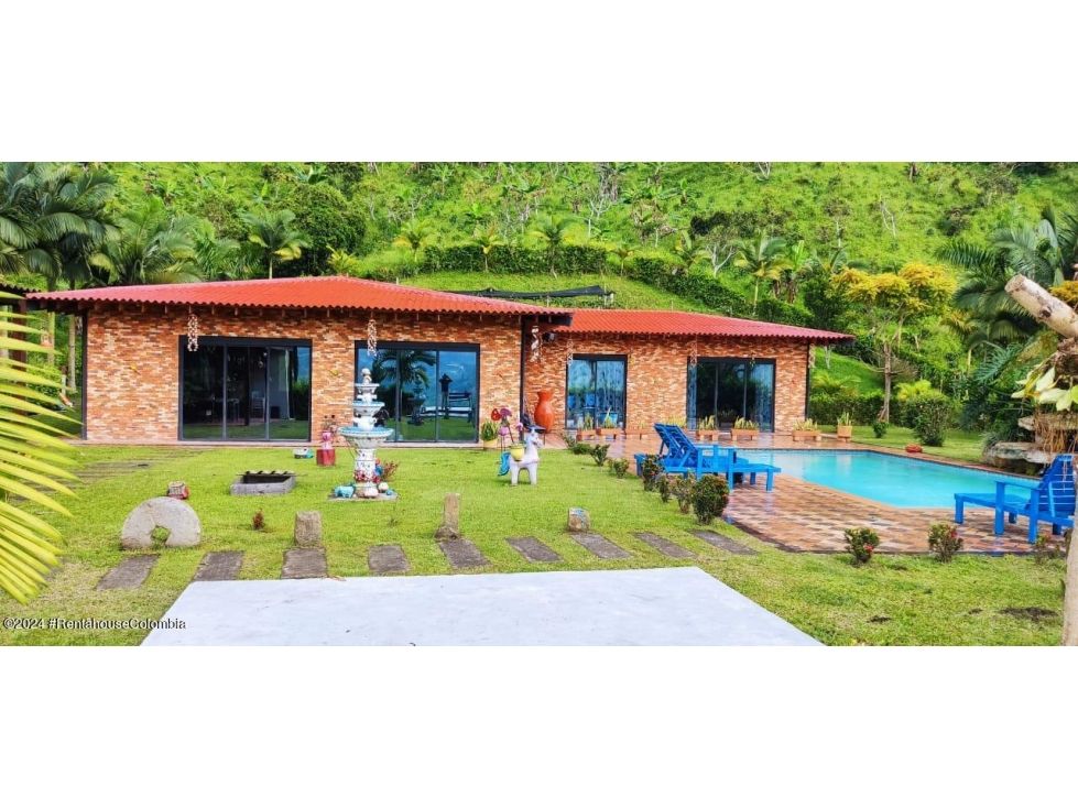 Casa en venta Cundinamarca La Vega La Vega 900 m2 Habitaciones 3 Baños 5 Garajes 0 Precio $1750000000