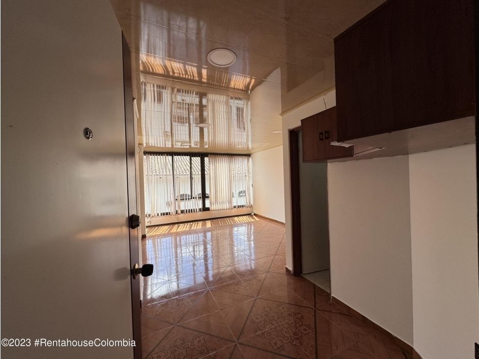 Oficina en venta Cundinamarca Bogotá Santa Barbara Occidental 21 m2 Habitaciones 0 Baños 1 Garajes 2 Precio $250000000