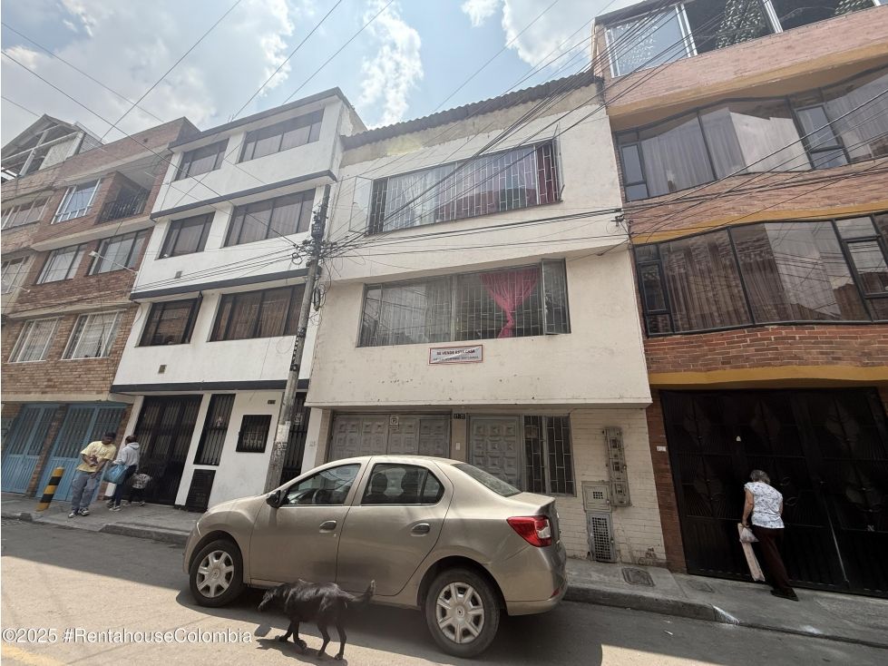 Casa en venta Cundinamarca Bogotá El Vergel 210 m2 Habitaciones 11 Baños 5 Garajes 1 Precio $480000000