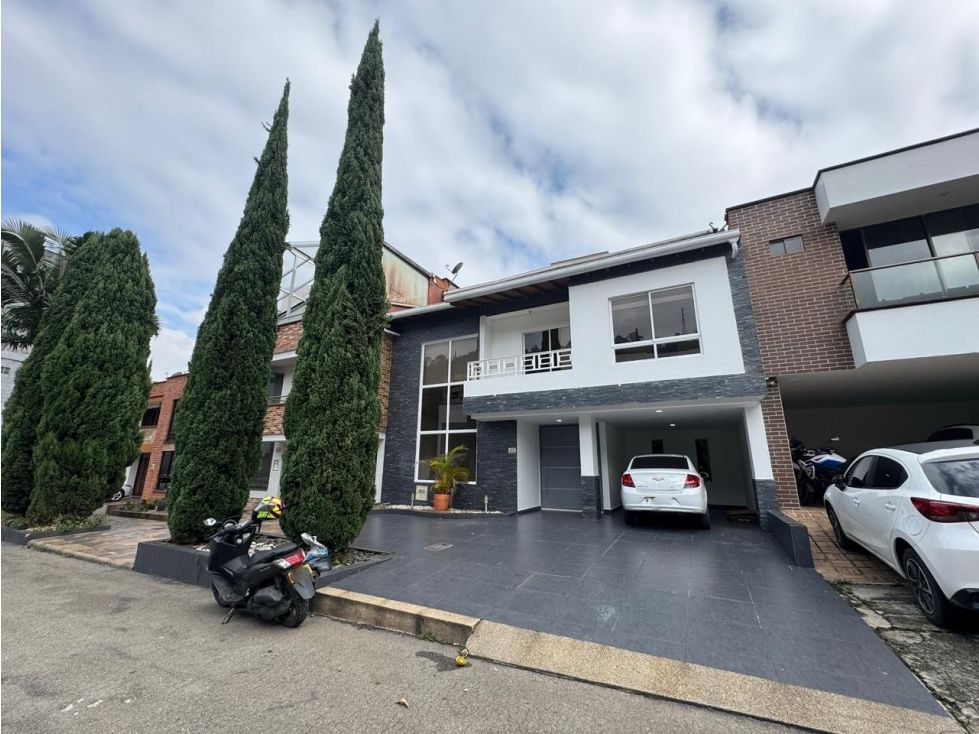 Casa en venta Antioquia Sabaneta Sabaneta 400 m2 Habitaciones 5 Baños 7 Garajes 2 Precio $1300000000