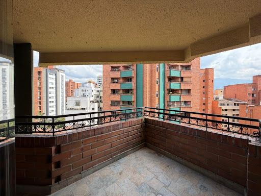 Apartamento en arriendo Antioquia Medellín Las Acacias 170 m2 Habitaciones 4 Baños 4 Garajes 2 Precio $5600000