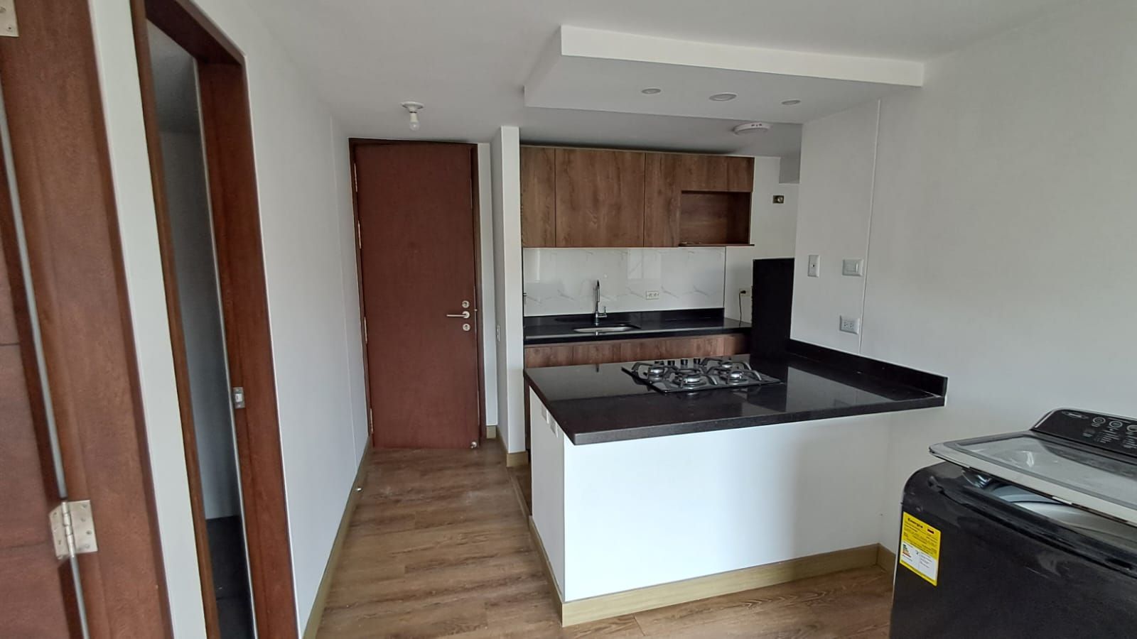 Apartaestudio en arriendo Antioquia Medellín Loma De Los Bernal 38 m2 Habitaciones 1 Baños 1 Garajes 1 Precio $2500000