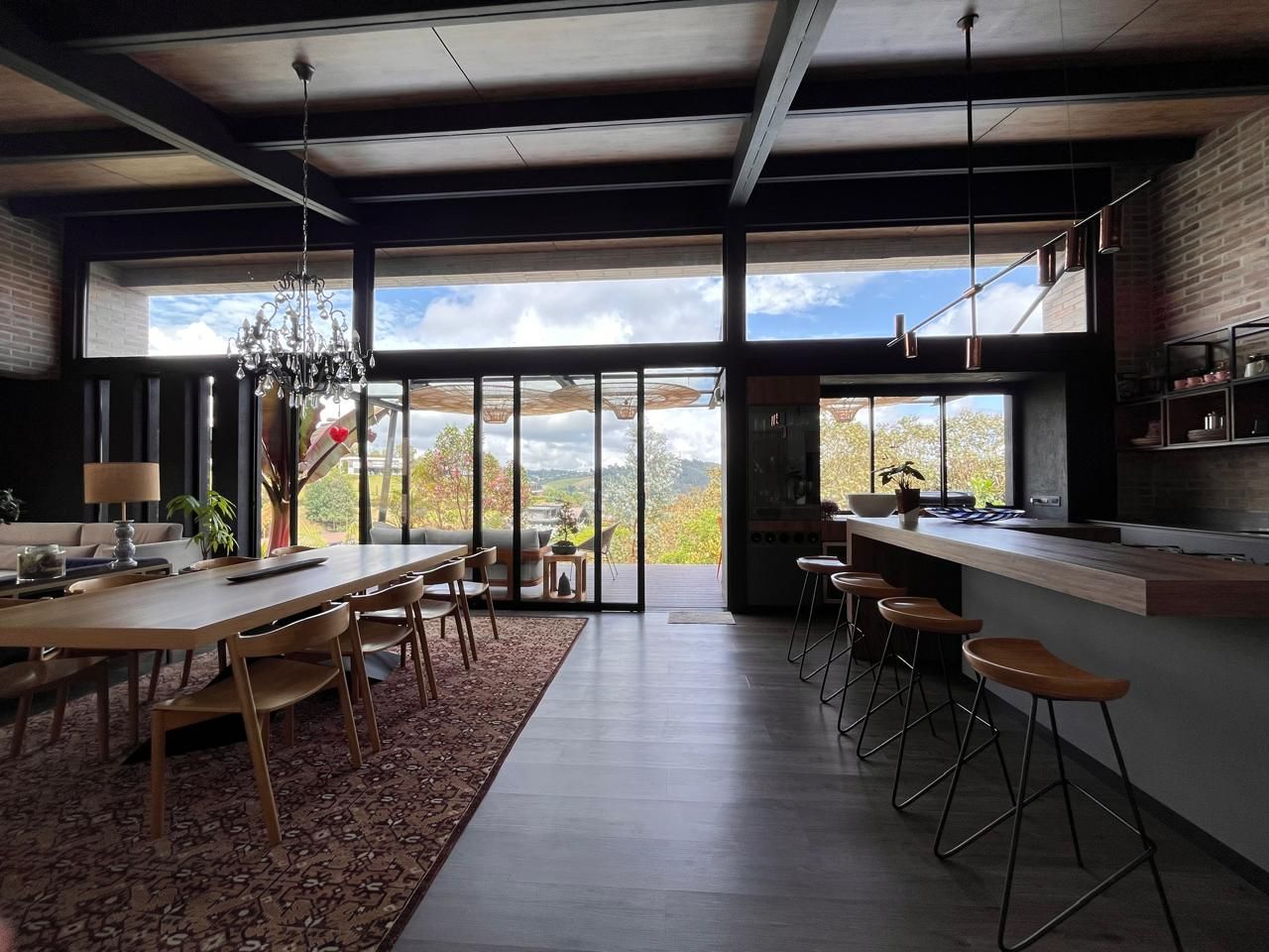 Casa en arriendo Antioquia Envigado La Mesa 250 m2 Habitaciones 2 Baños 3 Garajes 6 Precio $26000000