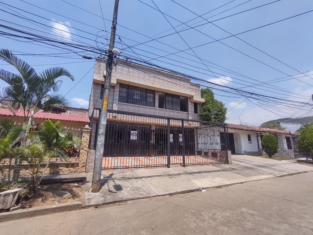 Casa en arriendo Valle Del Cauca Cali Cuarto De Legua - Guadalupe 300 m2 Habitaciones 4 Baños 3 Garajes 1 Precio $3000000