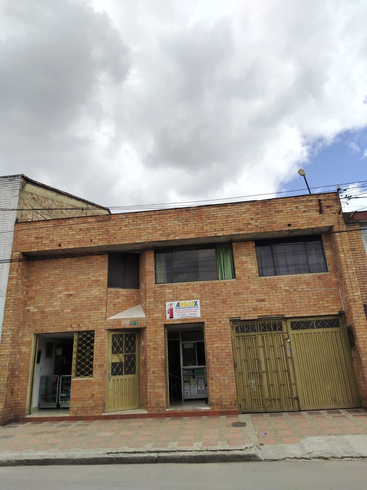 Casa en venta Cundinamarca Bogotá Centro Fontibon 319 m2 Habitaciones 5 Baños 6 Garajes 2 Precio $1150000000