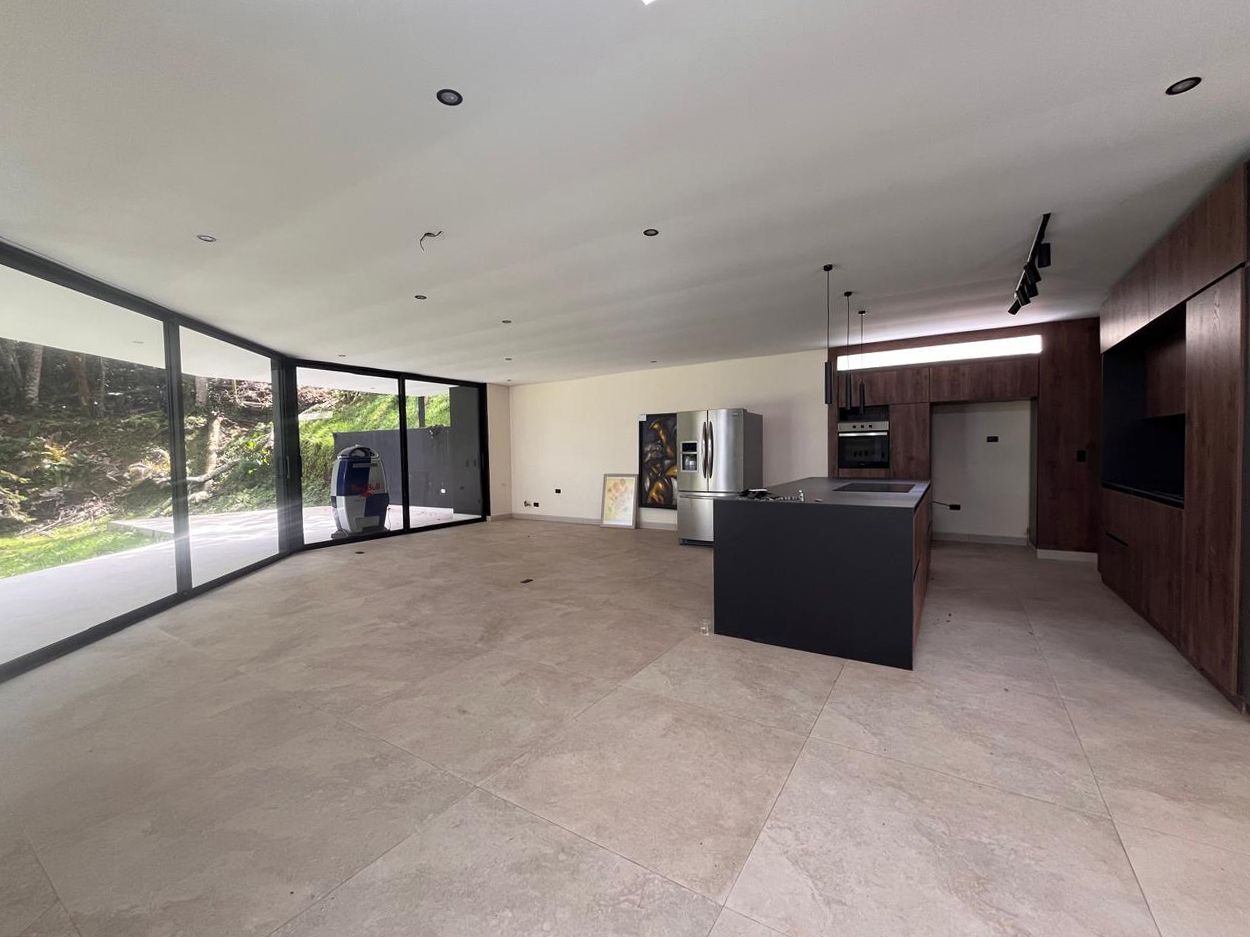 Casa en arriendo Antioquia Envigado Cumbres 365 m2 Habitaciones 4 Baños 5 Garajes 5 Precio $16000000