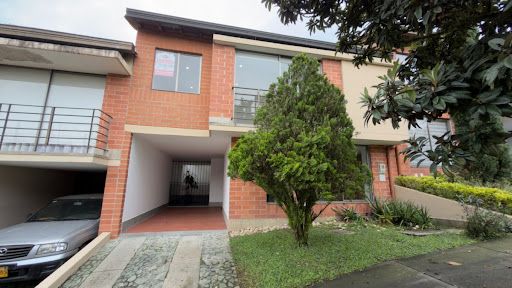 Casa en arriendo Antioquia Envigado El Chinguí 200 m2 Habitaciones 5 Baños 4 Garajes 2 Precio $6250000