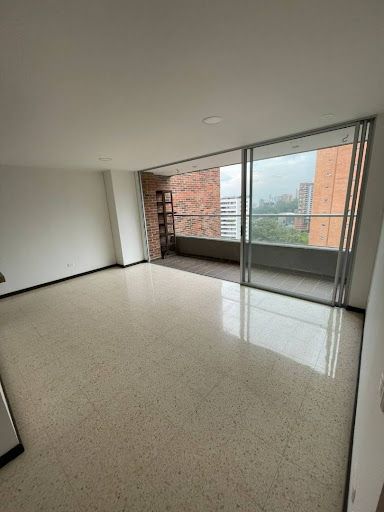 Apartamento en arriendo Antioquia Envigado El Esmeraldal 80 m2 Habitaciones 2 Baños 2 Garajes 1 Precio $4300000