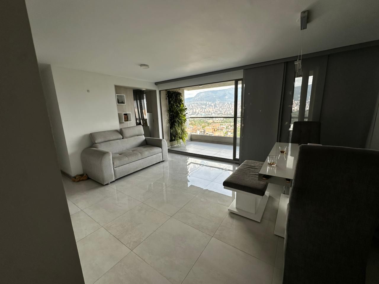 Apartamento en venta Antioquia Medellín Loma De Los Bernal 90 m2 Habitaciones 3 Baños 2 Garajes 1 Precio $780000000