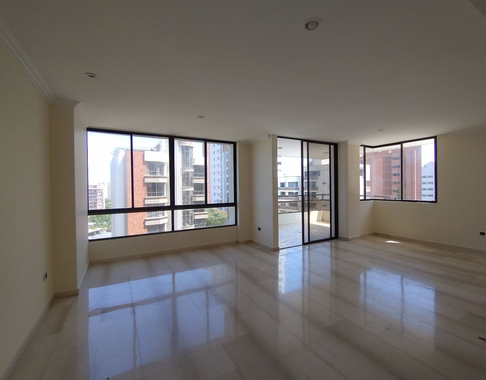 Apartamento en arriendo Atlántico Barranquilla Altos Del Prado 165 m2 Habitaciones 3 Baños 3 Garajes 2 Precio $5400000