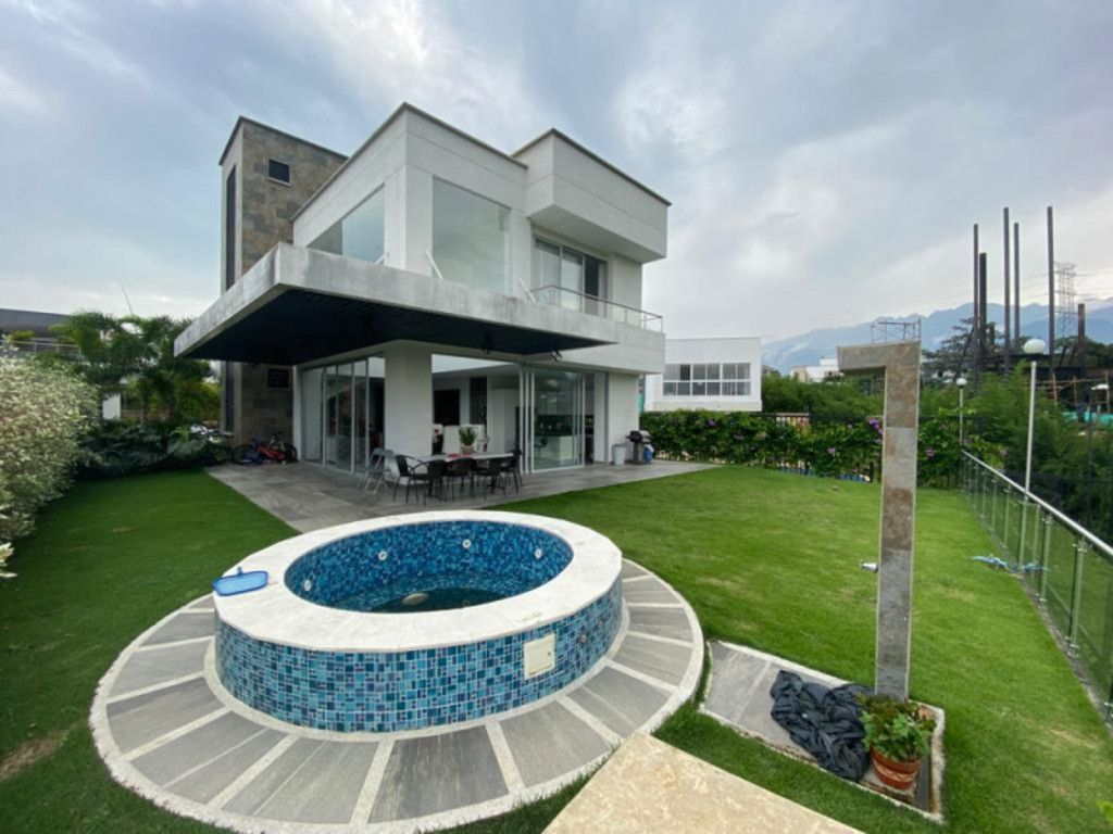 Casa en venta Valle Del Cauca Cali Parcelaciones Pance 324 m2 Habitaciones 4 Baños 5 Garajes 8 Precio $2300000000