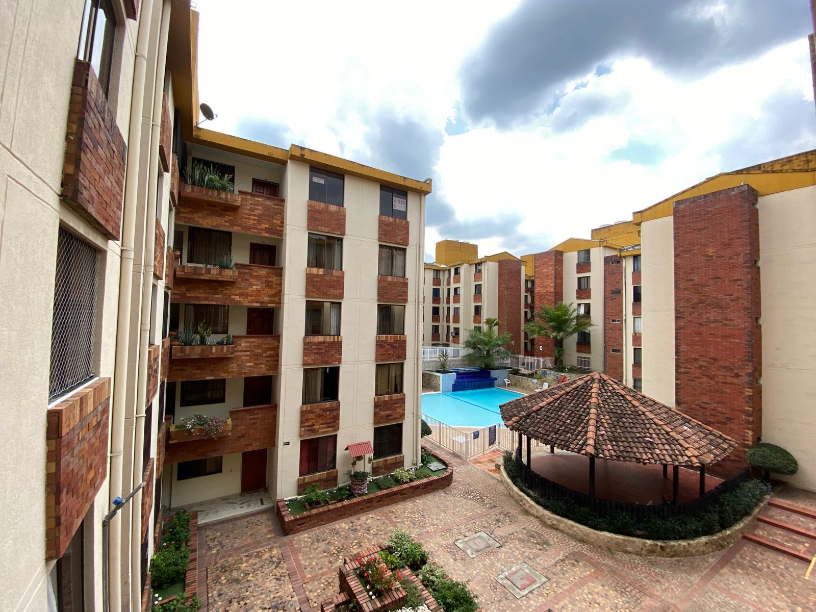 Apartamento en arriendo Valle Del Cauca Cali Urbanización Colseguros 75 m2 Habitaciones 3 Baños 2 Garajes 1 Precio $1800000