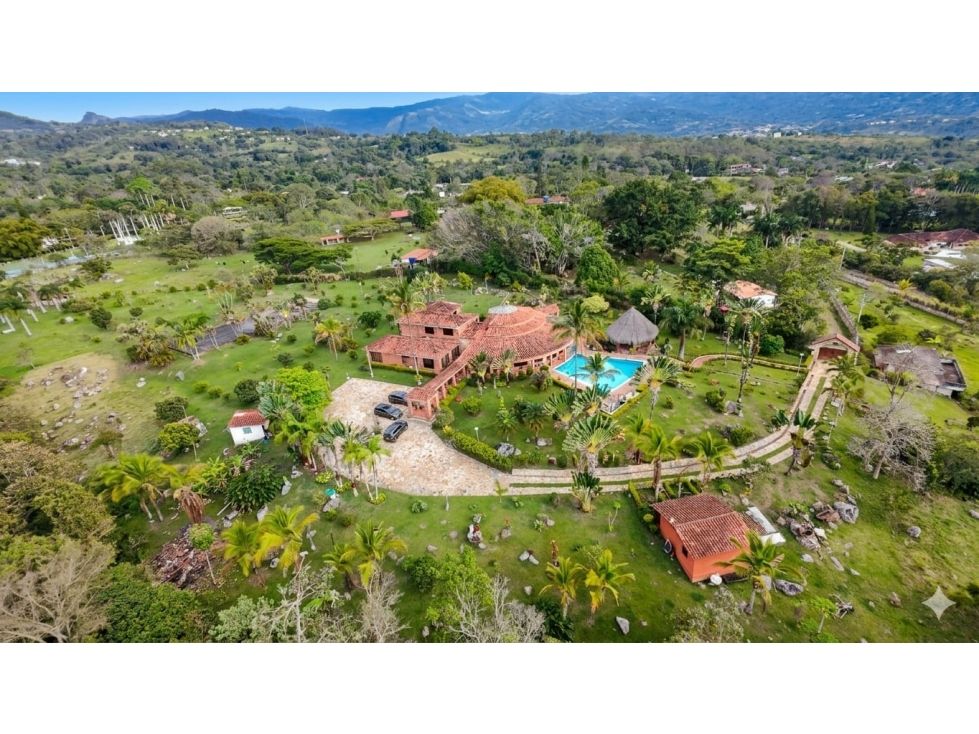 Finca en venta Cundinamarca Fusagasugá Fusagasuga 1100 m2 Habitaciones 6 Baños 8 Garajes 10 Precio $4950000000