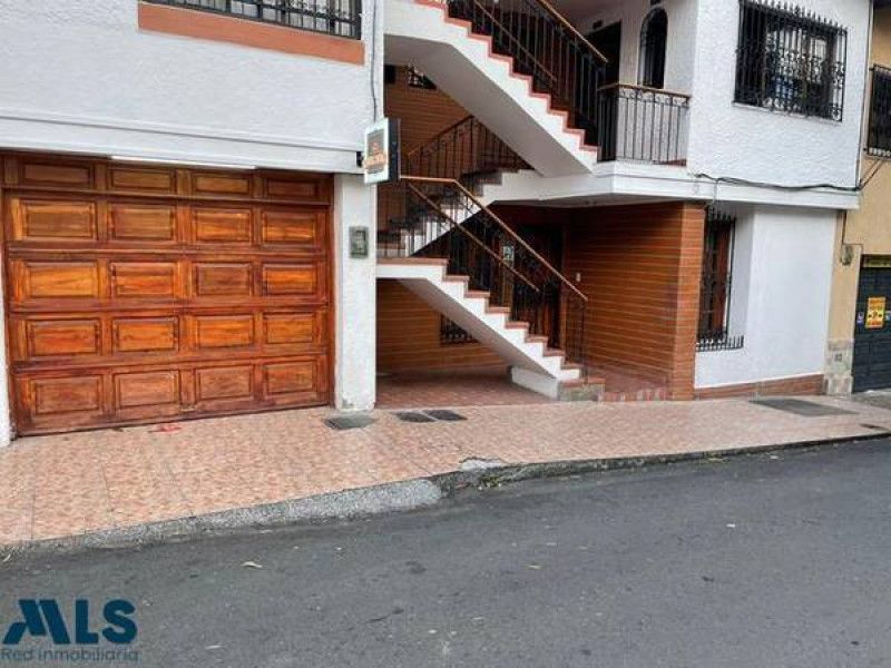 Casa en venta Antioquia Medellín San Benito 200 m2 Habitaciones 8 Baños 7 Garajes 1 Precio $1400000000