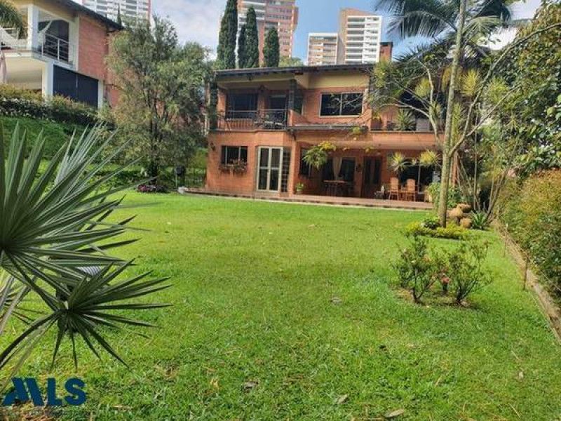Casa en venta Antioquia Medellín San Benito 350 m2 Habitaciones 3 Baños 3 Garajes 2 Precio $3200000000