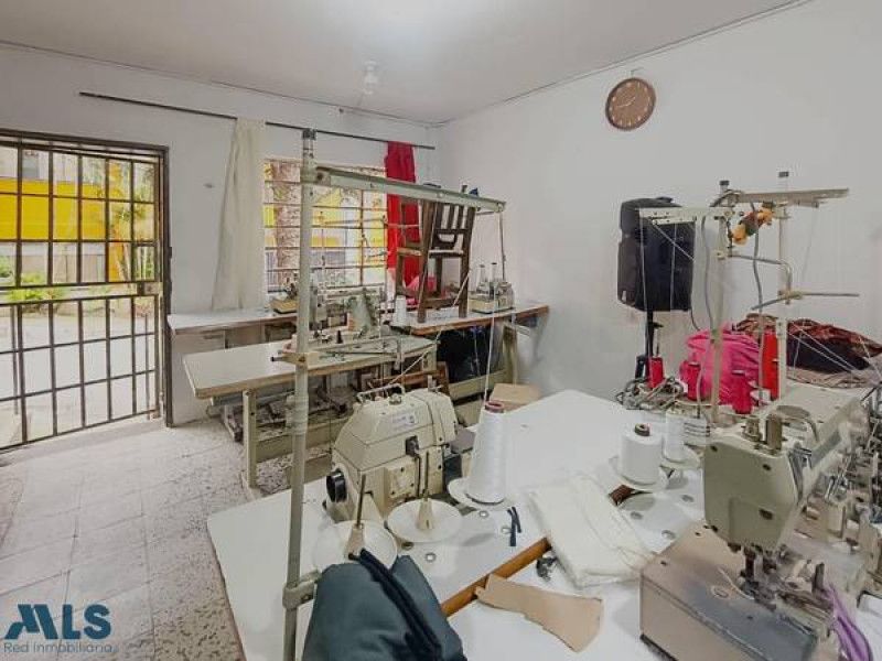Inmuebles en Remate Casa en venta Antioquia Medellín Eduardo Santos 136 m2 Habitaciones 3 Baños 2 Garajes 0 Precio $290000000