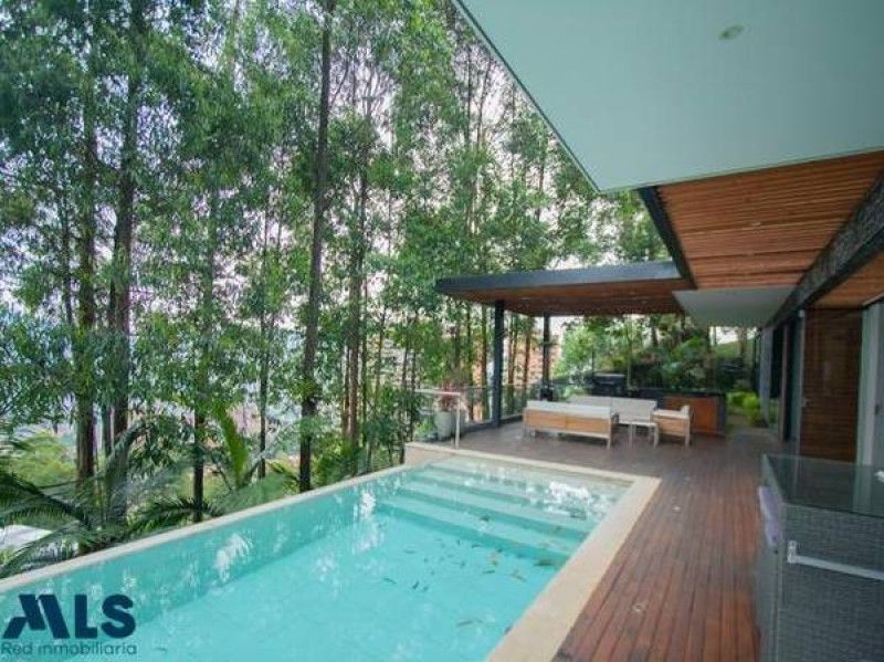 Casa en venta Antioquia Medellín El Tesoro 700 m2 Habitaciones 3 Baños 5 Garajes 5 Precio $6000000000