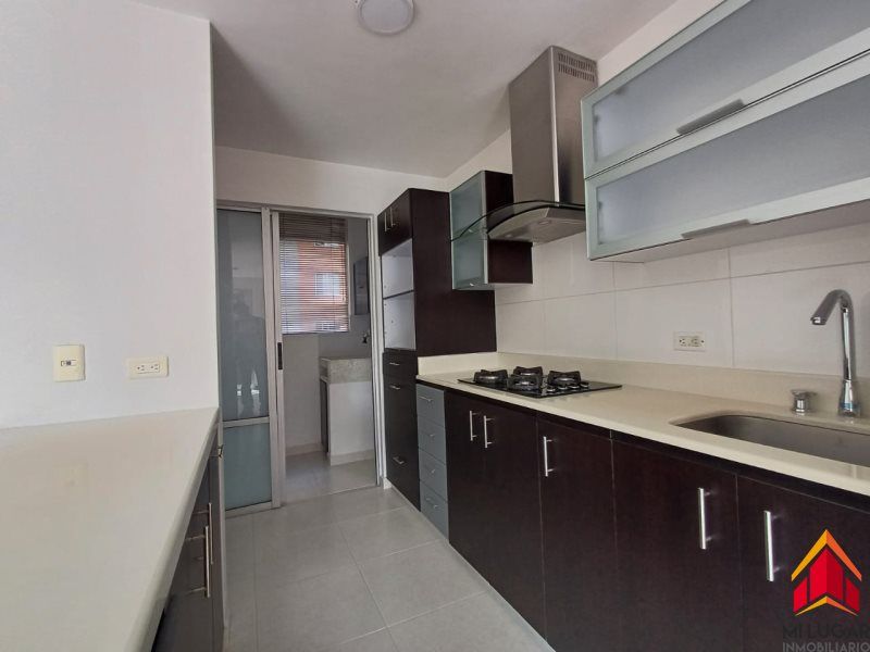 Apartamento en arriendo Antioquia Medellín Loma De Los Bernal 85 m2 Habitaciones 3 Baños 2 Garajes 2 Precio $3900000