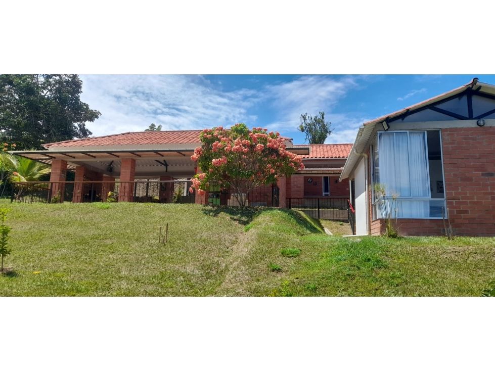 Casa Campestre en venta Caldas Manizales Manizales 253 m2 Habitaciones 5 Baños 3 Garajes 4 Precio $870000000