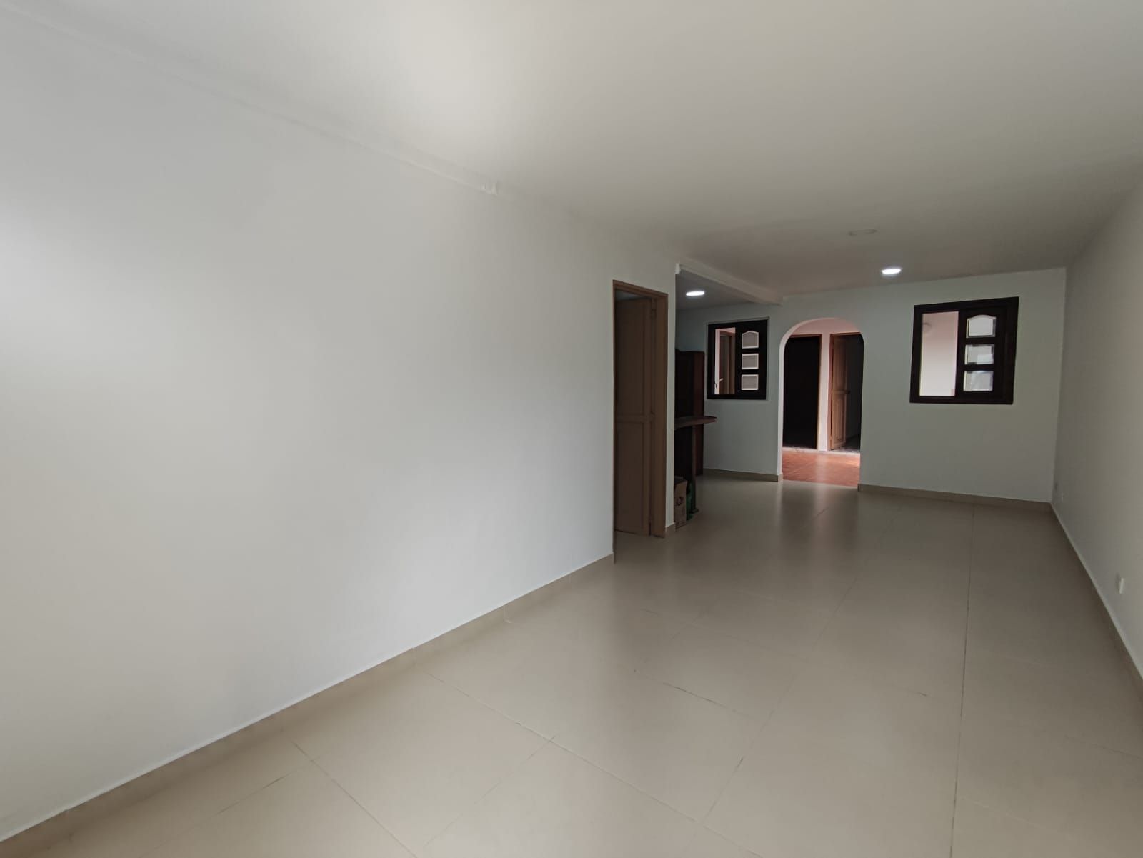 Apartamento en arriendo Antioquia Medellín Los Alpes 100 m2 Habitaciones 2 Baños 2 Garajes 0 Precio $2500000