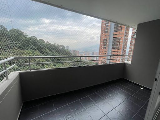 Apartamento en arriendo Antioquia Medellín El Poblado 90 m2 Habitaciones 3 Baños 2 Garajes 2 Precio $3800000
