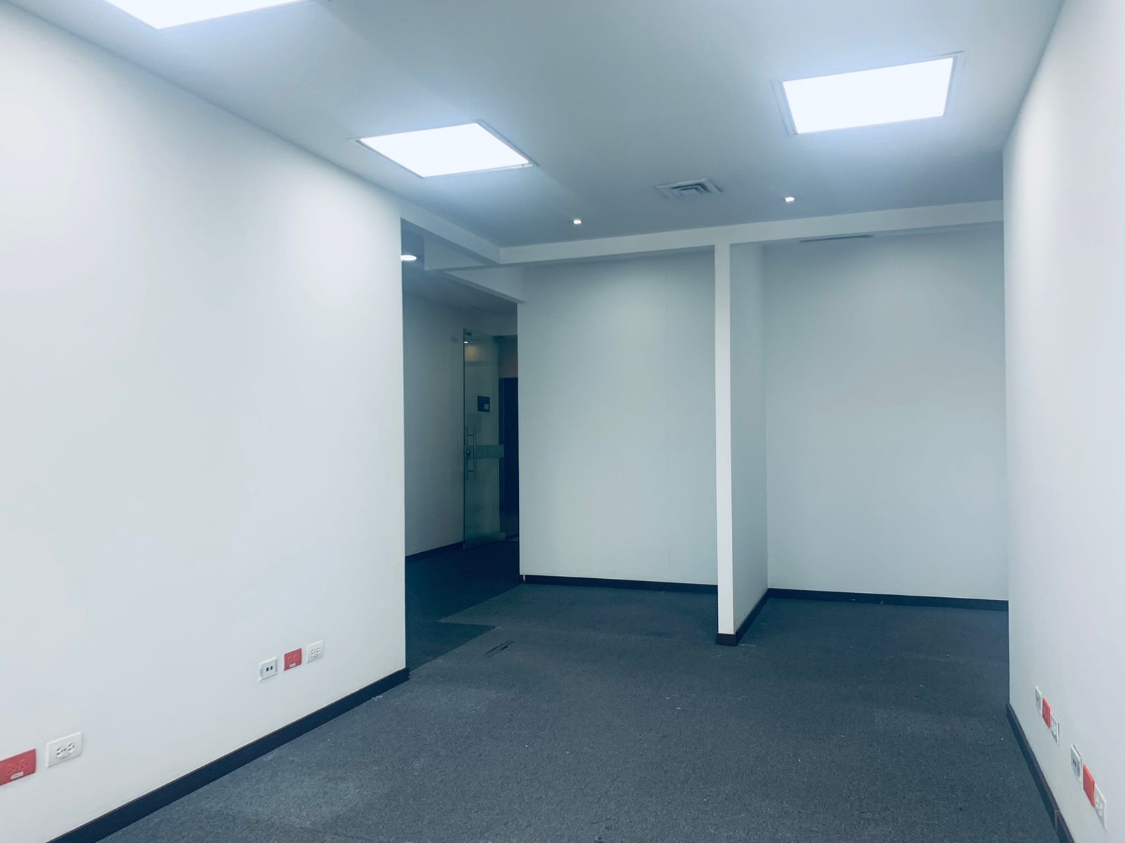 Oficina en venta Antioquia Medellín Villa Carlota 168 m2 Habitaciones 0 Baños 2 Garajes 1 Precio $1250000000