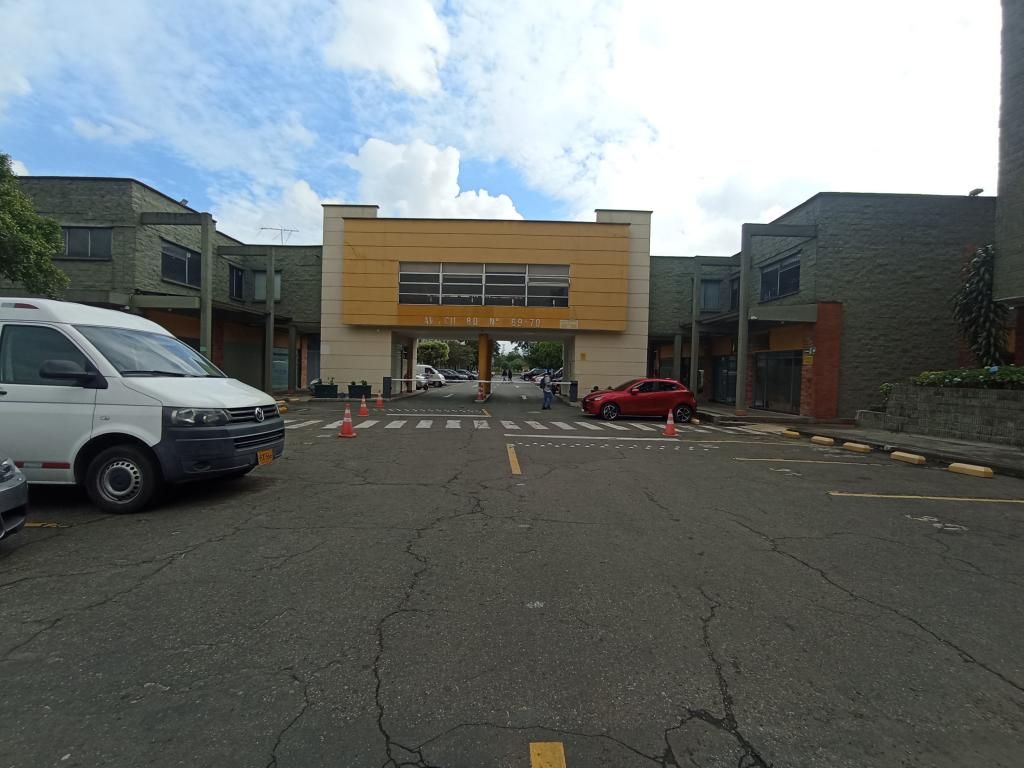 Bodega en arriendo Cundinamarca Bogotá Julio Florez 270 m2 Habitaciones 0 Baños 4 Garajes 4 Precio $11900000