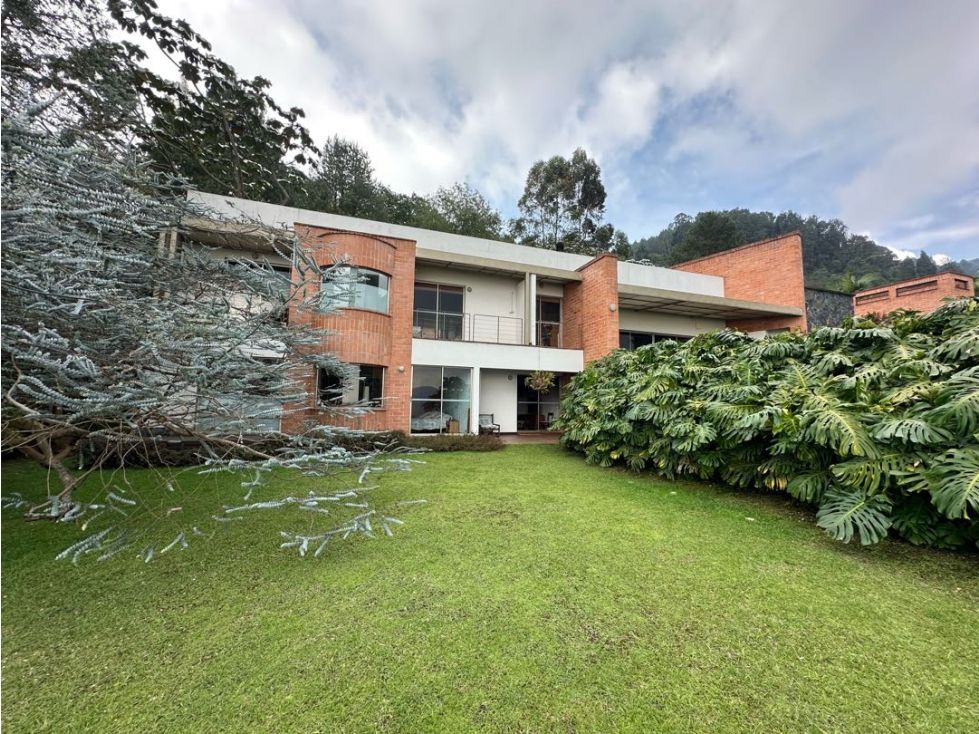 Casa en arriendo o venta Antioquia Envigado Envigado 595 m2 Habitaciones 6 Baños 6 Garajes 2 Precio venta $3400000000 Precio arriendo $21140000
