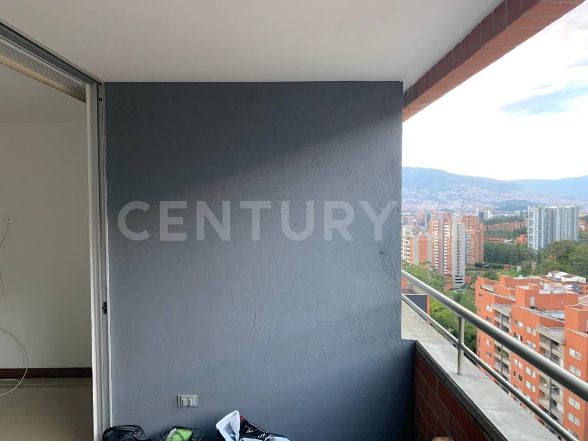 Apartamento en arriendo Antioquia Envigado Uribe Ángel 96 m2 Habitaciones 3 Baños 2 Garajes 2 Precio $4300000