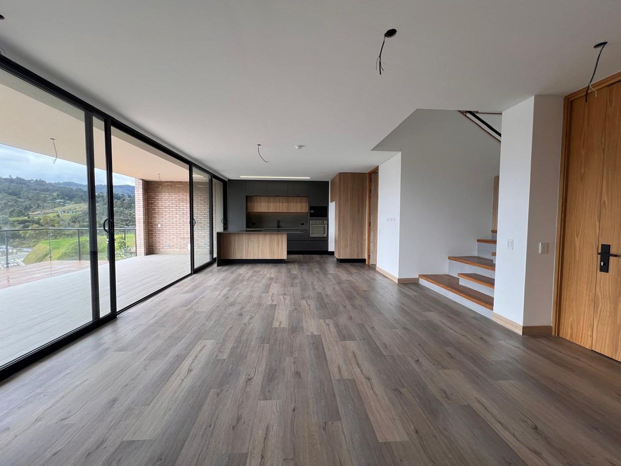 Casa en arriendo o venta Antioquia Rionegro Santa Clara I 328 m2 Habitaciones 3 Baños 4 Garajes 2 Precio venta $2700000000 Precio arriendo $14500000