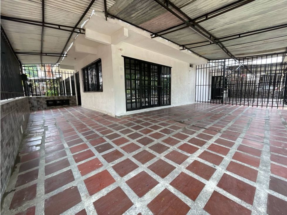 Casa en arriendo Valle Del Cauca Cali Bajos Ciudad Cordoba 136 m2 Habitaciones 4 Baños 2 Garajes 5 Precio $1350000