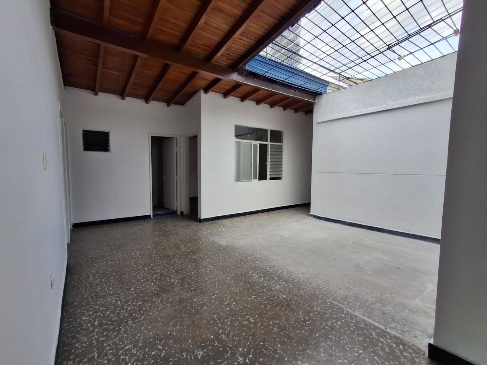 Local Comercial en arriendo Antioquia Medellín Lorena 236 m2 Habitaciones 4 Baños 2 Garajes 0 Precio $5000000