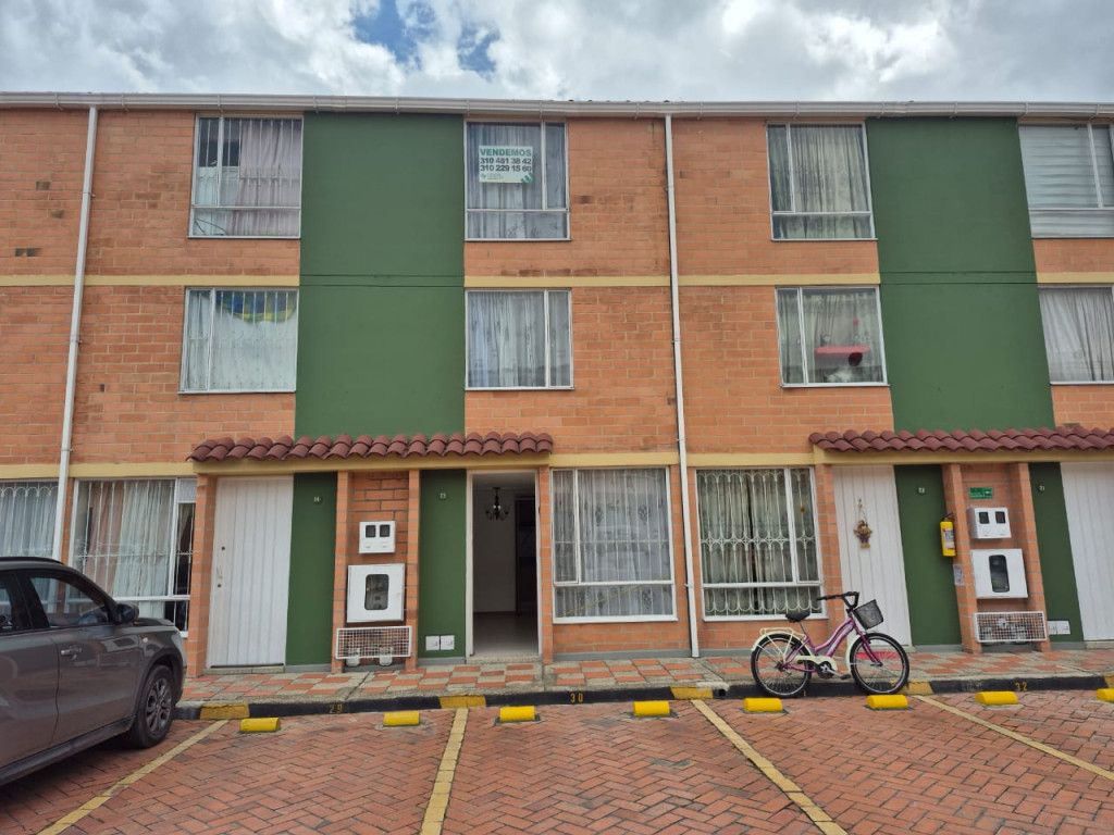 Casa en venta Cundinamarca Bogotá Cantalejo 71 m2 Habitaciones 3 Baños 2 Garajes 1 Precio $390000000