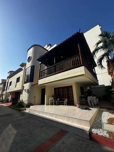 Casa en arriendo o venta Bolívar Cartagena El Cabrero 200 m2 Habitaciones 4 Baños 4 Garajes 1 Precio venta $2400000000 Precio arriendo $6000000