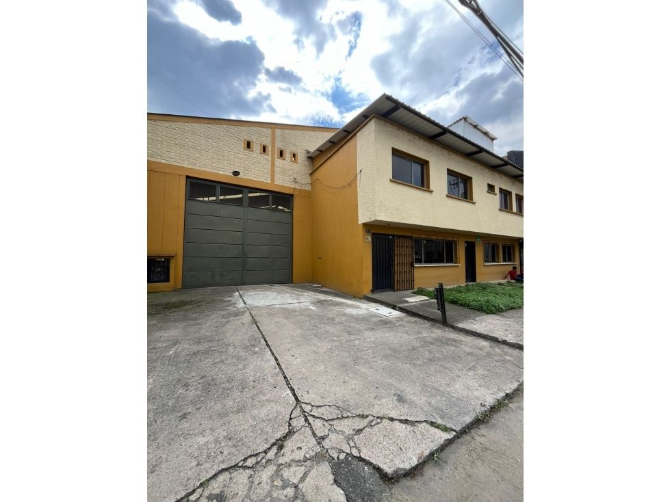 Bodega en arriendo Antioquia Itagüí Zona Industrial 2 1280 m2 Habitaciones 0 Baños 6 Garajes 0 Precio $55000000