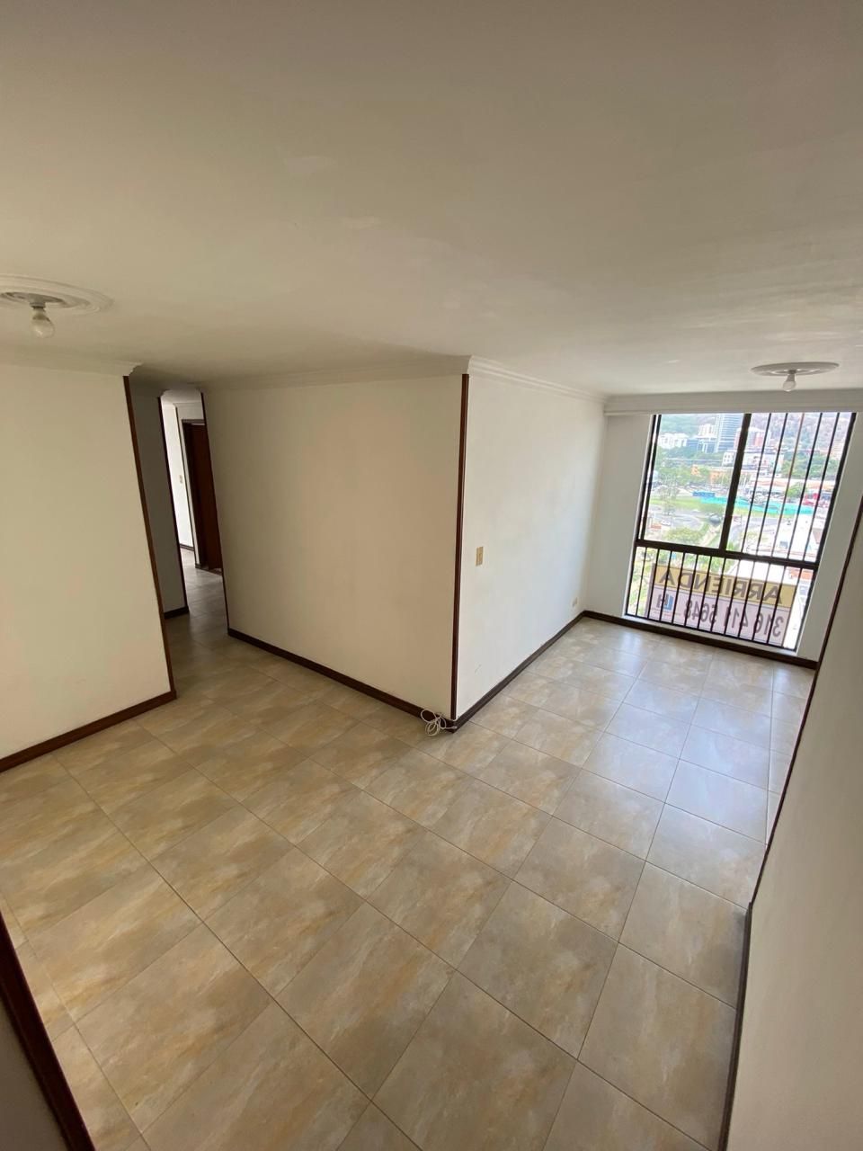 Apartamento en arriendo Valle Del Cauca Cali Conjunto Residencial Santa Ana Del Prado 82 m2 Habitaciones 3 Baños 2 Garajes 2 Precio $1800000
