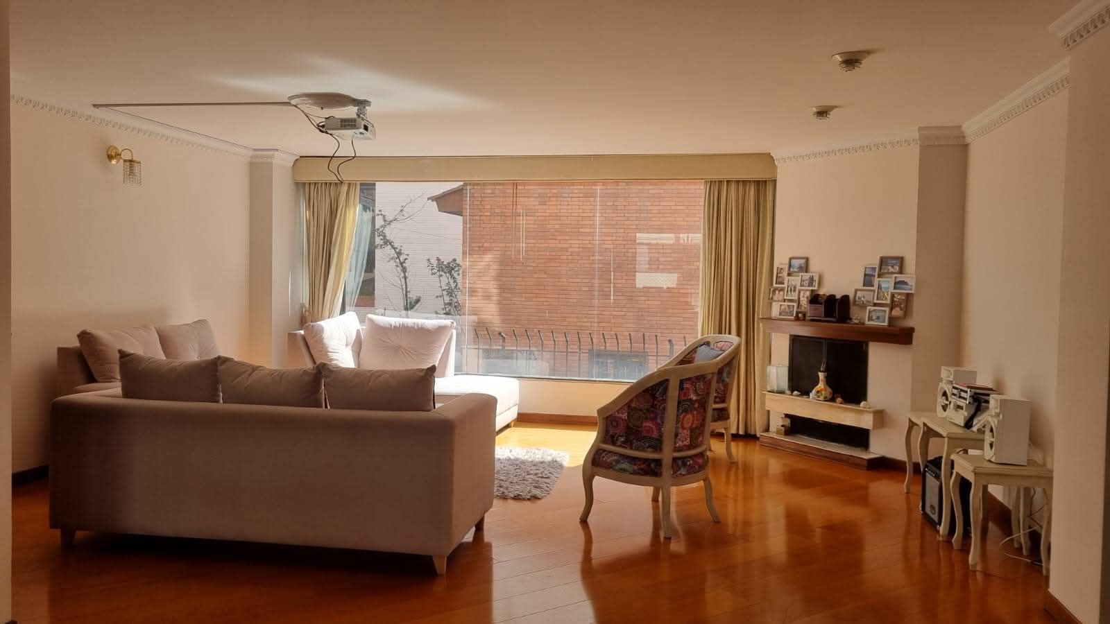 Apartamento en arriendo Cundinamarca Bogotá Ub Santa Coloma 115 m2 Habitaciones 3 Baños 4 Garajes 2 Precio $4500000