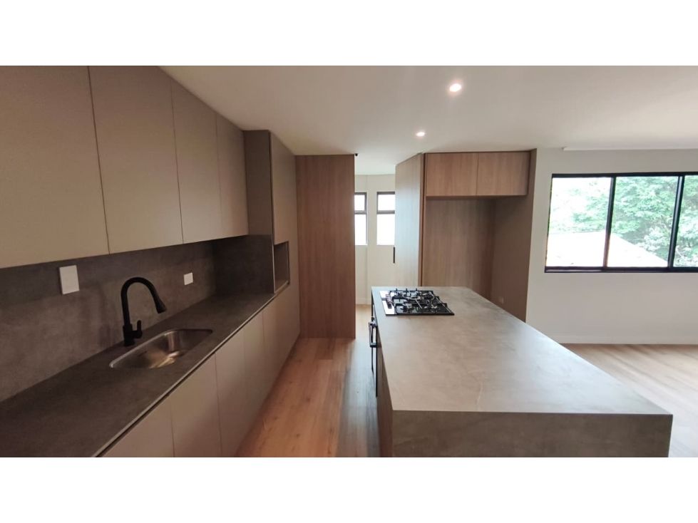 Apartamento en arriendo o venta Antioquia Medellín Alejandria 0 m2 Habitaciones 4 Baños 6 Garajes 1 Precio venta $1570000000 Precio arriendo $11000000