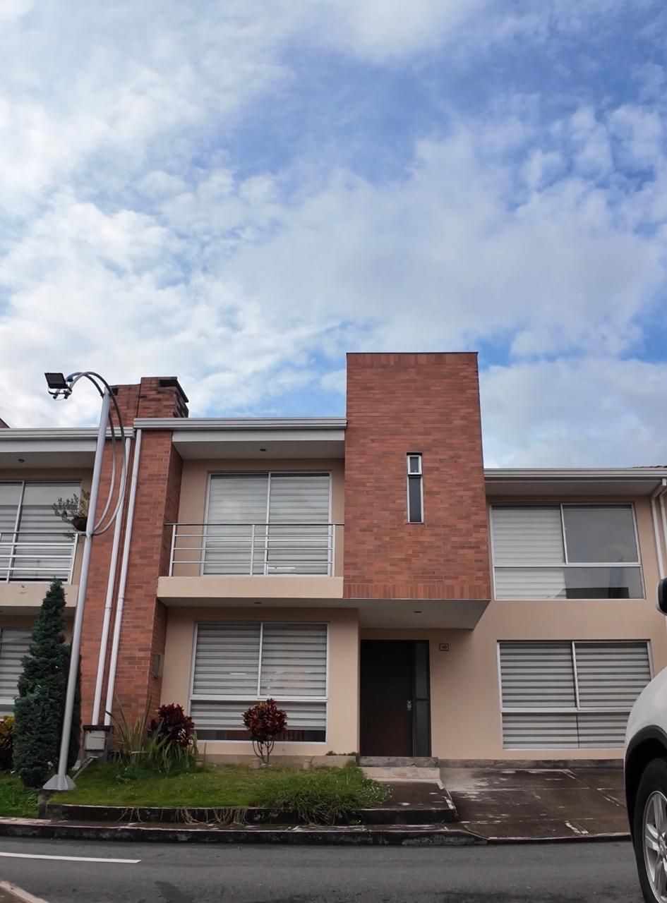 Casa en venta Cauca Popayán Cr Valle Robledo 161 m2 Habitaciones 3 Baños 3 Garajes 2 Precio $780000000