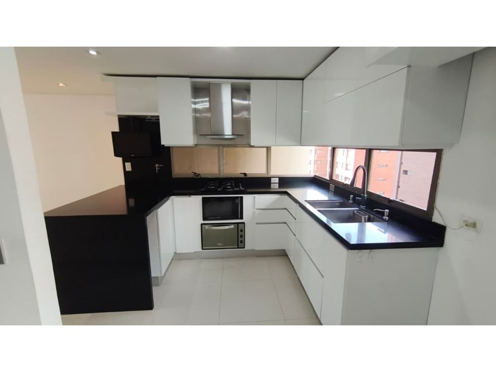 Apartamento en arriendo Antioquia Medellín Alejandria 0 m2 Habitaciones 4 Baños 4 Garajes 2 Precio $7300000